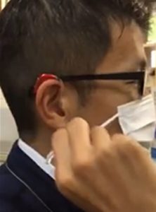 耳掛け型補聴器装着時のマスクの外し方